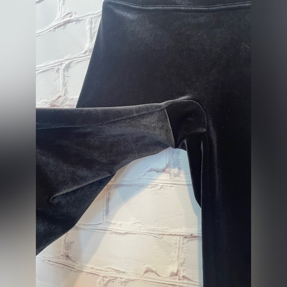 SPANX Black stretchable pull on Dressy Velvet Leggings - Size Medium - Picture 5 of 8